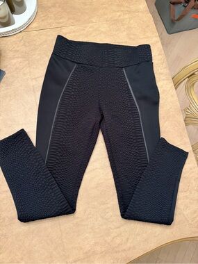 Bisou Bisou Textured Leggings Medium Black Sculpting High Rise Activewear